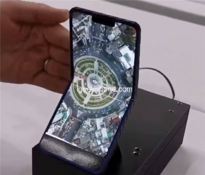 Samsung выпустит смартфон с изогнутым экраном