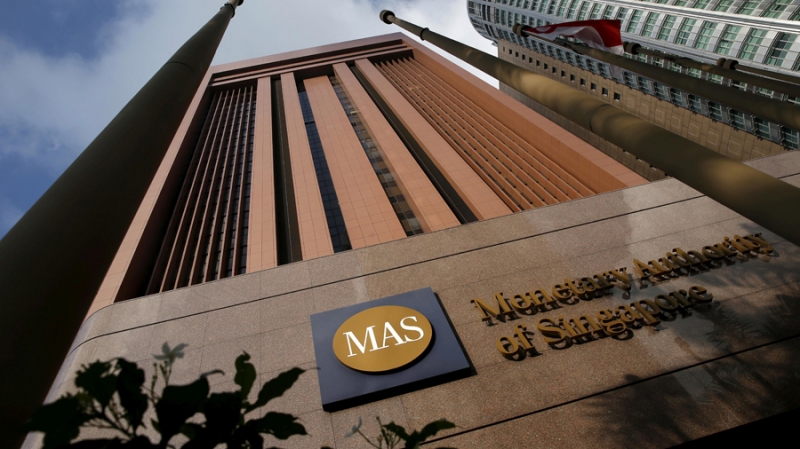 MAS Сингапура временно освободило криптовалютные компании от получения лицензий
